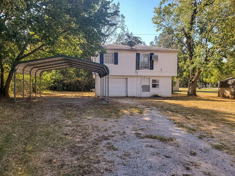 310 E Washington St — Photo 17
