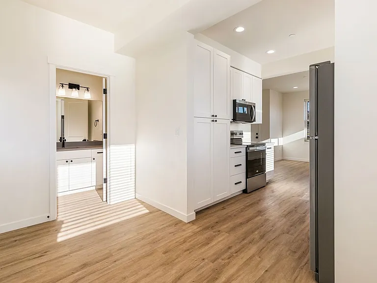 City Apartments — Photo 10