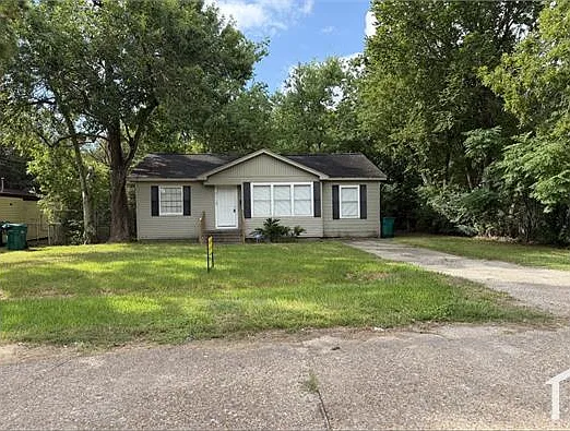 3 bed, 1000 sqft, $1,595 — Photo 1