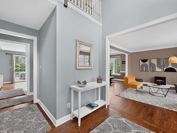 4th image of 218 Hillsboro Mills Ln