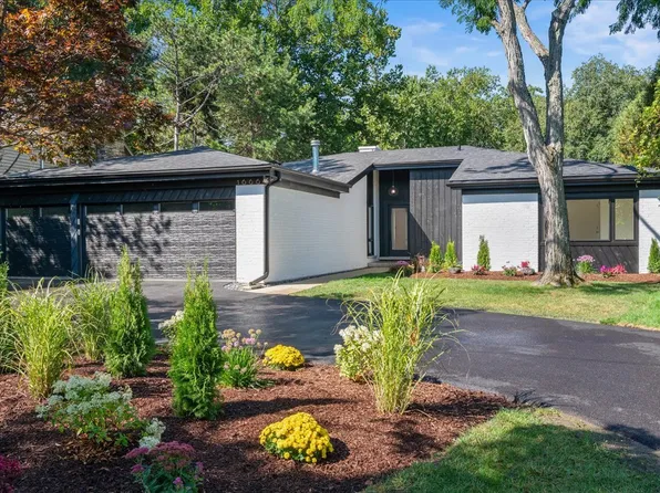 1666 Cloverdale Ave, Highland Park, IL 60035