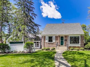 266 S Warrington Rd, Des Plaines, IL 60016