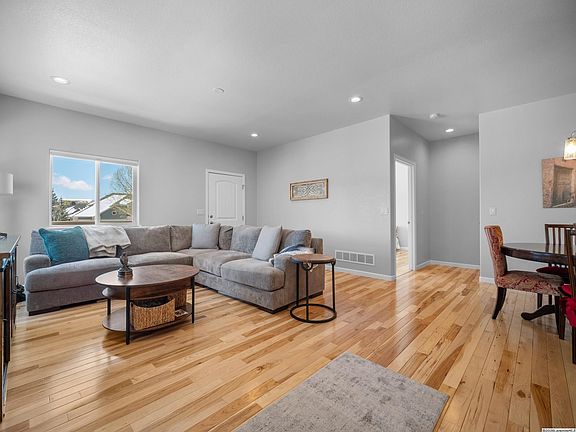 4th image of 2721 Reynolds St #B