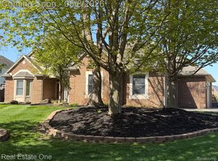 2616 Pebble Beach Dr, Oakland, MI 48363