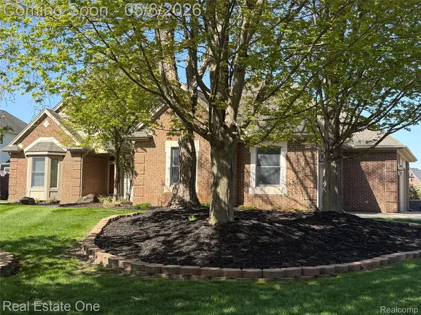 2616 Pebble Beach Dr, Oakland, MI 48363