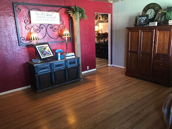 5th image of 811 NW Avenue I