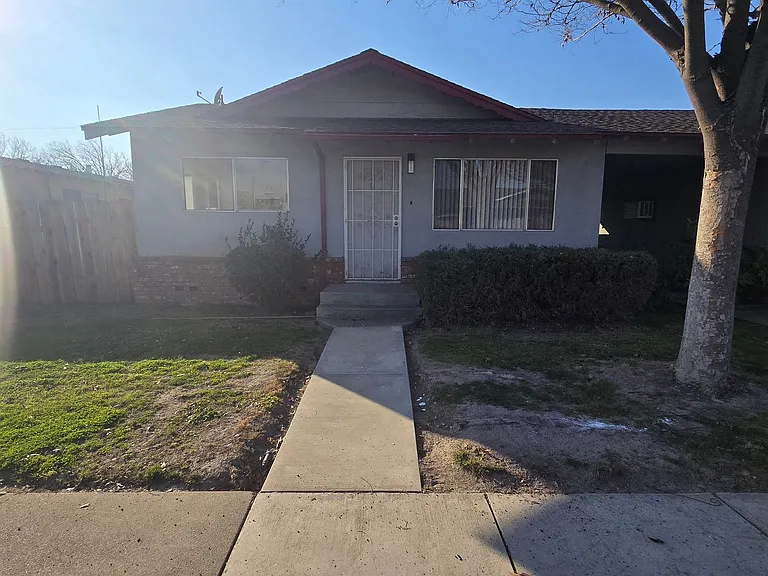 1915 Celeste Ct #B — Photo 2