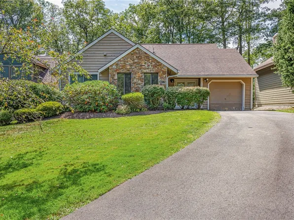 1752 Greenfield Dr, Hidden Valley, PA 15502