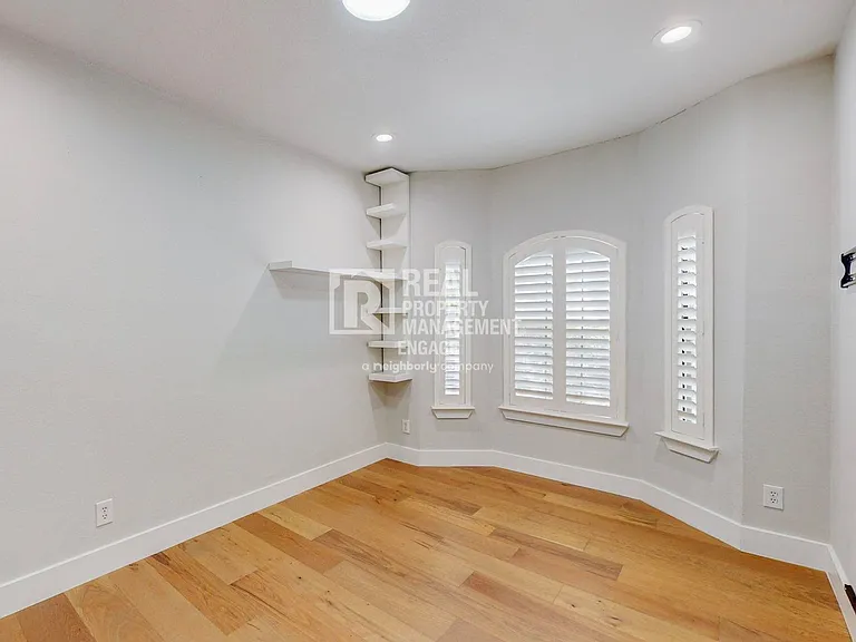 4307 Gilbert Ave #306 — Photo 25