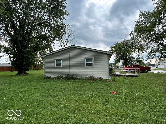 2nd image of 1688 Cardinal Ln