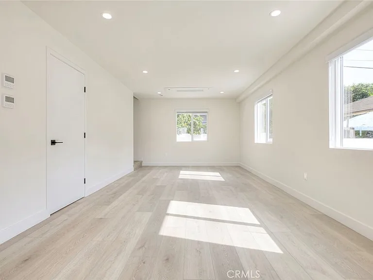 1070 Allen Ave #D — Photo 6
