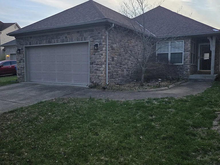 2592 Moray Pl — Photo 2