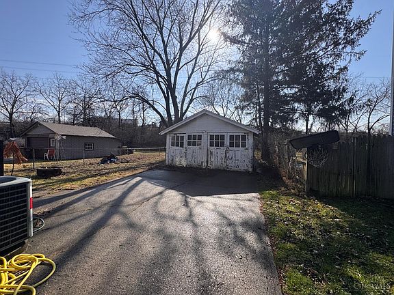 3rd image of 645 Blanche Ave