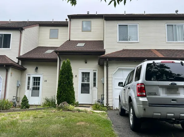 8 Tarragon Dr, Lumberton, NJ 08048