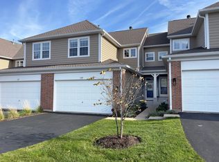 105 Tanglewood Dr, Glen Ellyn, IL 60137