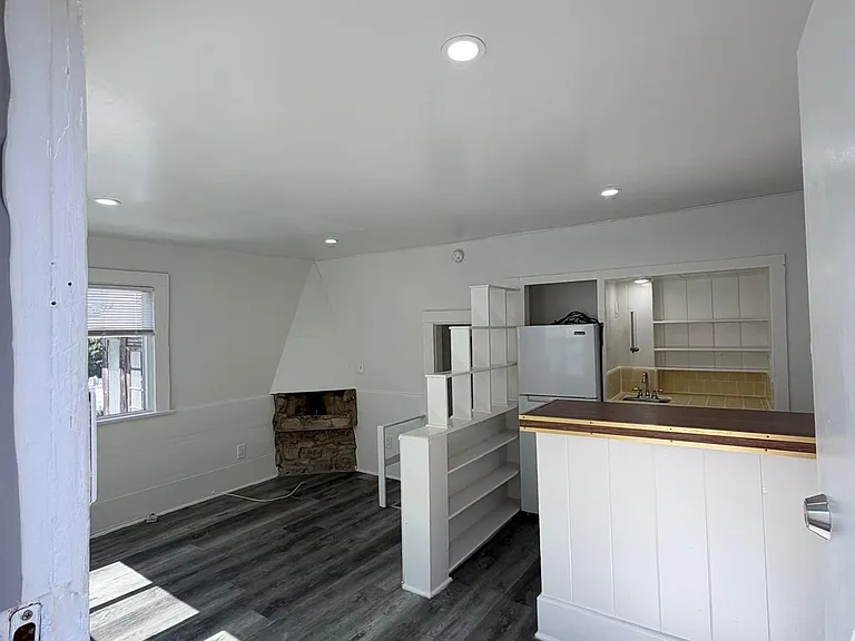 2032 Vista Del Mar St #5 — Photo 2