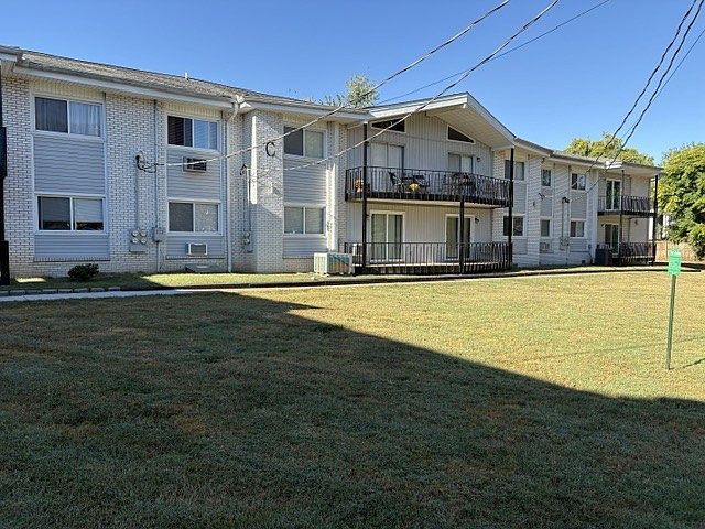 2nd image of 613 Hillsboro Rd APT C15