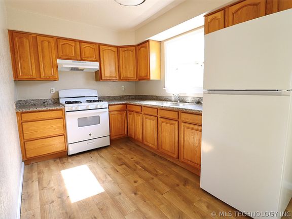 5th image of 320 W 63rd Pl N