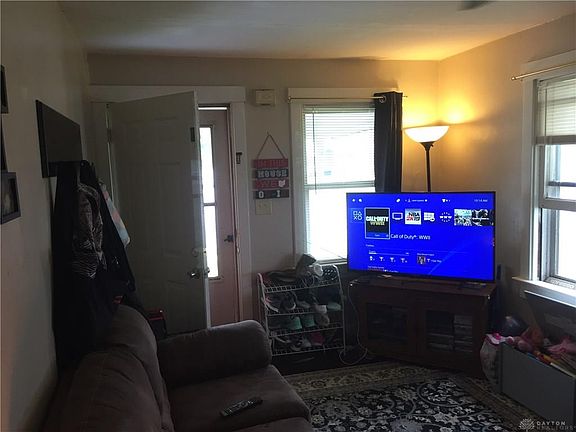 2nd image of 1027 W Dorothy Ln