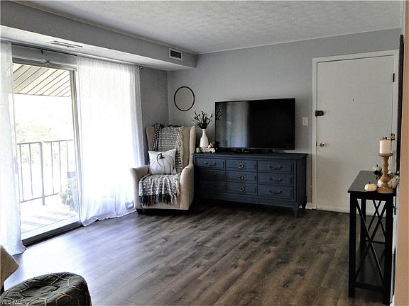 3rd image of 16490 Heather Ln APT 304