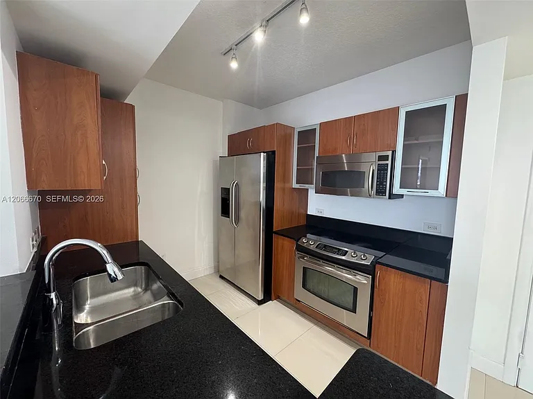 18800 NE 29th Ave #1005 — Photo 1