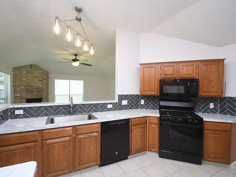 2303 Old Dixie Dr — Photo 16