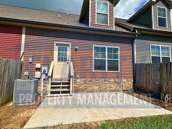 3rd image of 109 Belle Chase Way NE