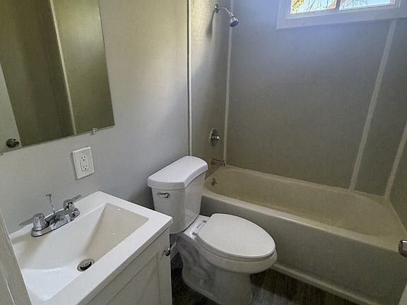 5th image of 12315 Revere Ave