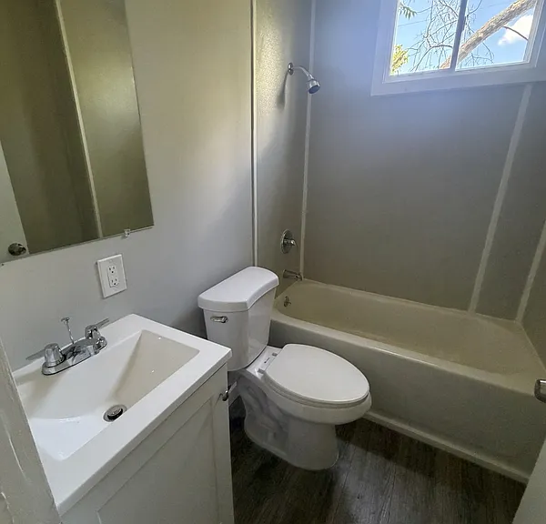 12315 Revere Ave — Photo 5