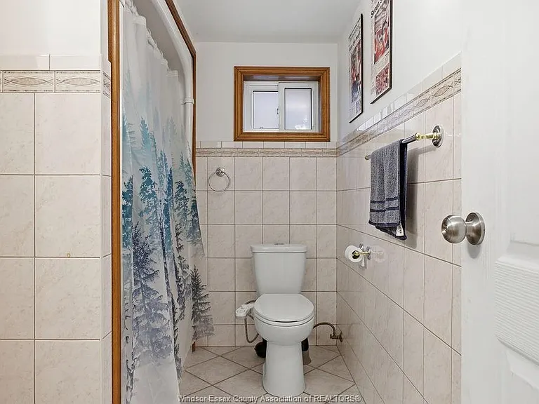 1646 Langlois Ave — Photo 27