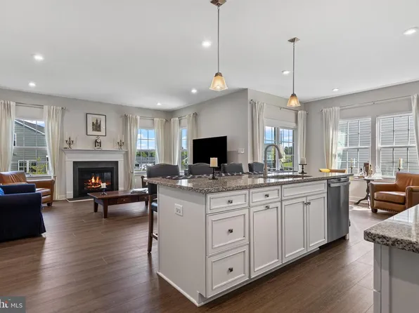 166 Hood Farm Dr, West Grove, PA 19390