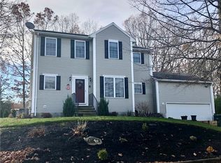 8 Moss Ln, Coventry, RI 02816