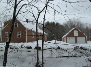 16 Carriage Hill Rd, Raymond, ME 04071