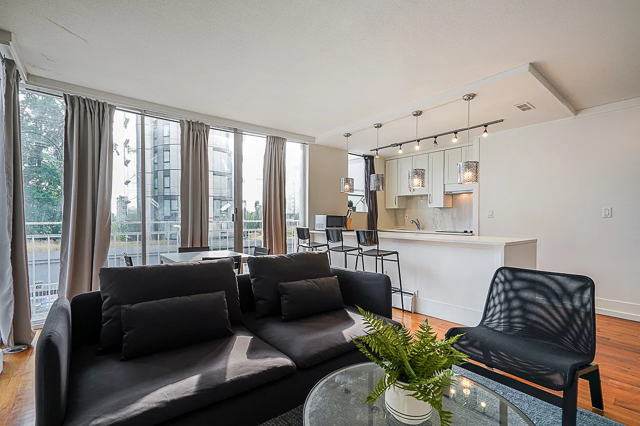 1 bed, 590 sqft, $2,400 — Photo 2