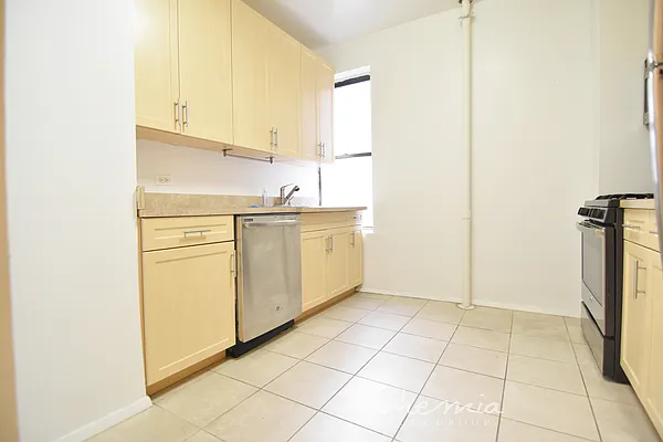Rented by Bohemia Realty Group | media 3