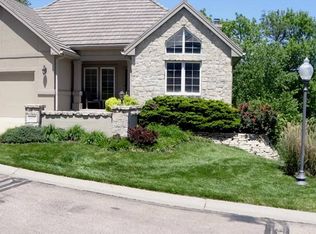 6820 SW Cottonwood Cir, Topeka, KS 66614