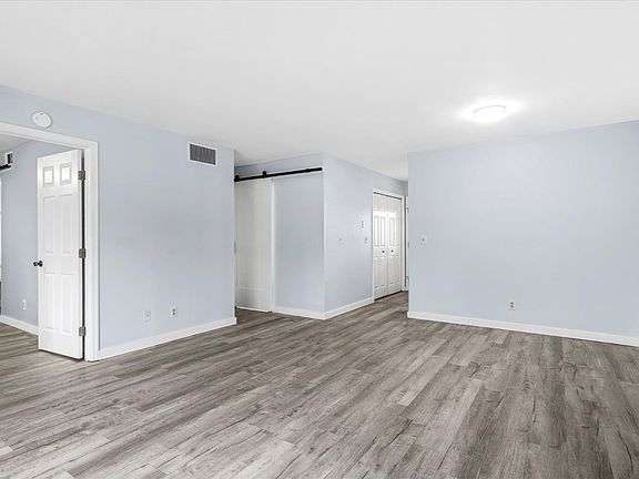 3rd image of 303 Crystal Pl