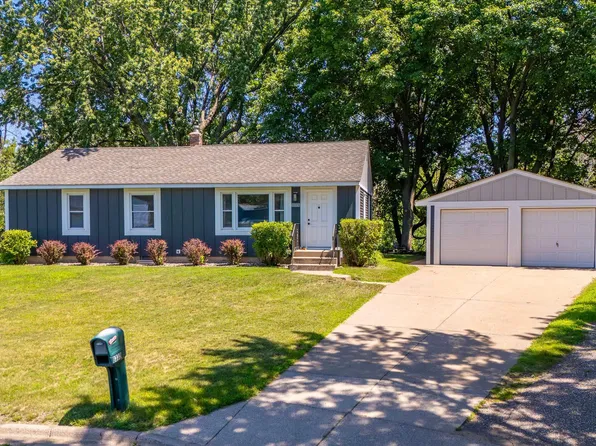 6332 Oak Knoll Plz, Woodbury, MN 55125