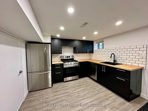 66 Whitburn Cres #LOWER Photo 1
