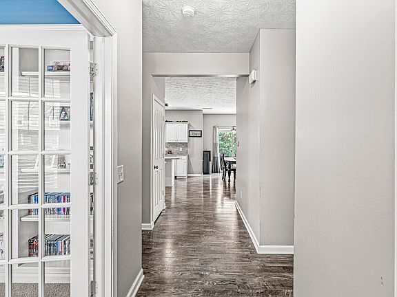 2nd image of 8403 Penbrooke Pl