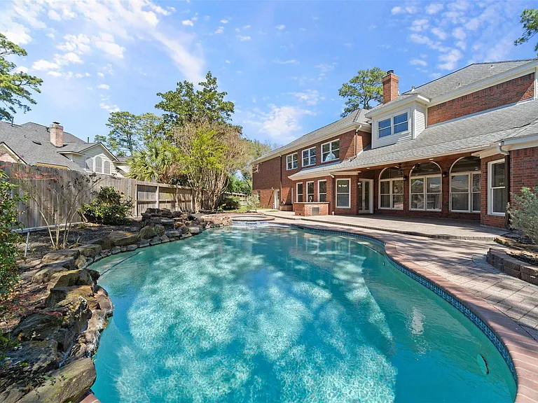 13714 Gainesway Dr — Photo 2