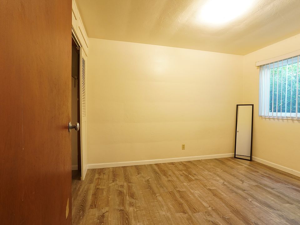 Smaller bedroom