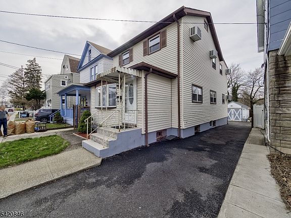 5th image of 32 Montgomery St