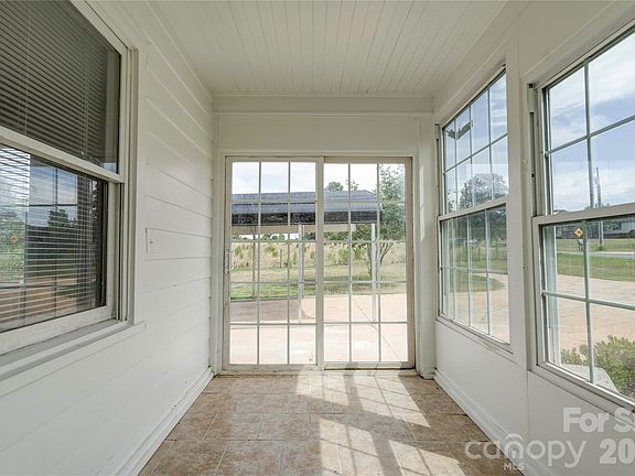 4th image of 3837 Harris Creek Rd