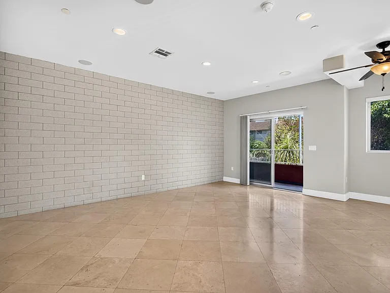 Unit Photo