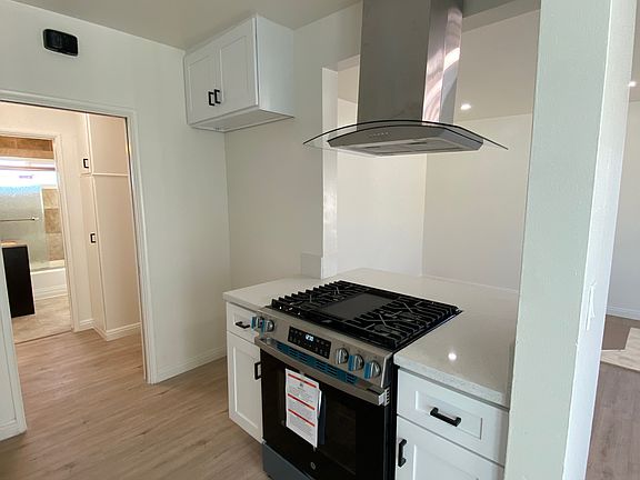 4th image of 646 Aerick St #6