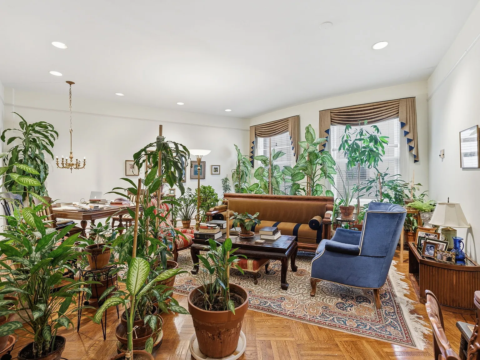 Elegant Furnished Apartment in Historic DC Building — Photo 4