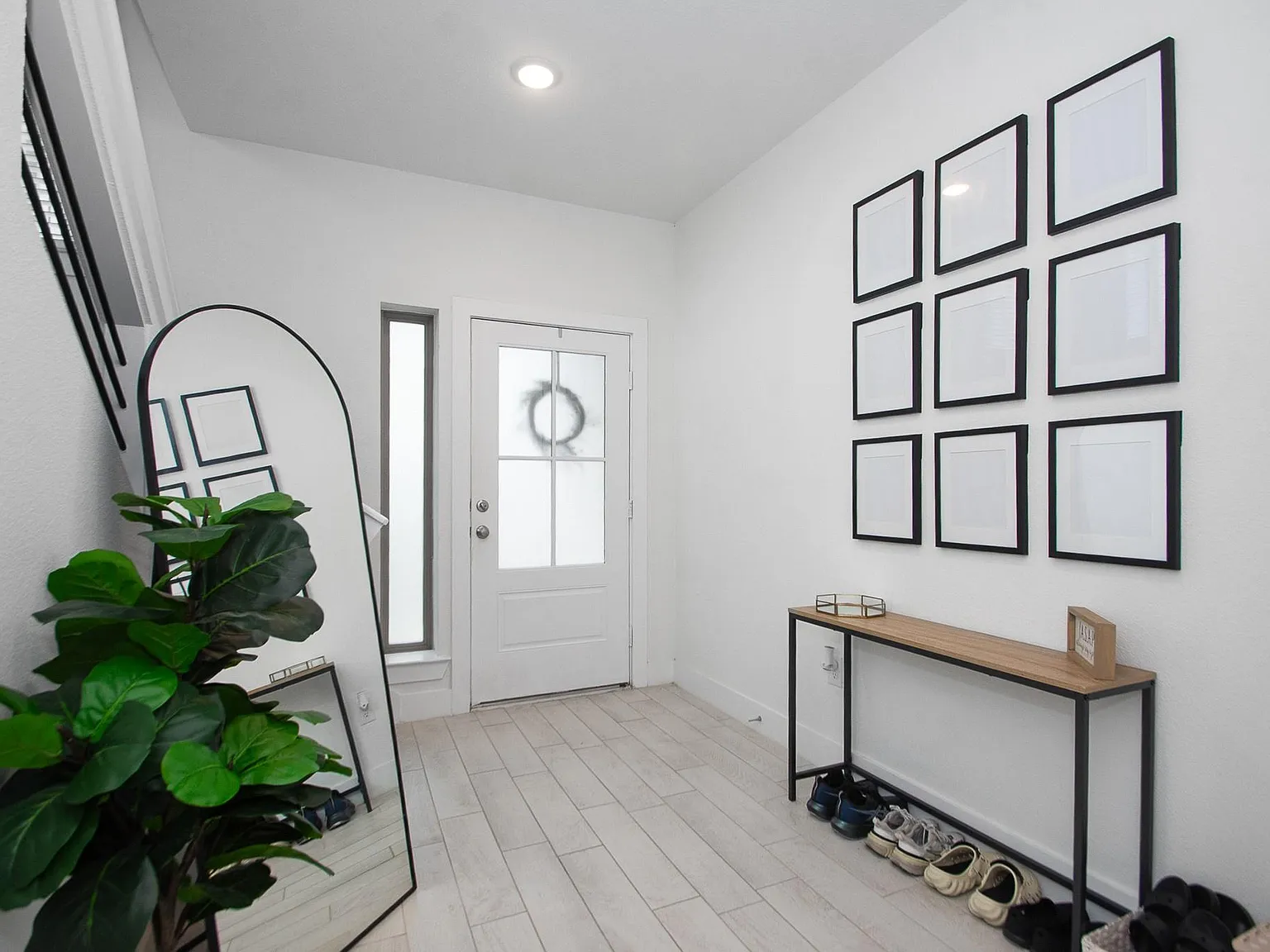 3 bed, 2.5 bath, 2025 sqft, $2,600 — Photo 2