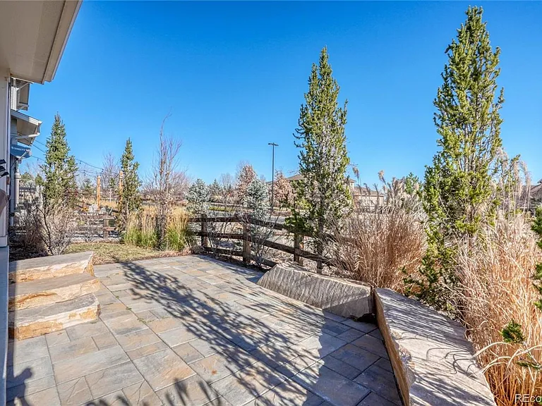 13700 Raritan Dr — Photo 32