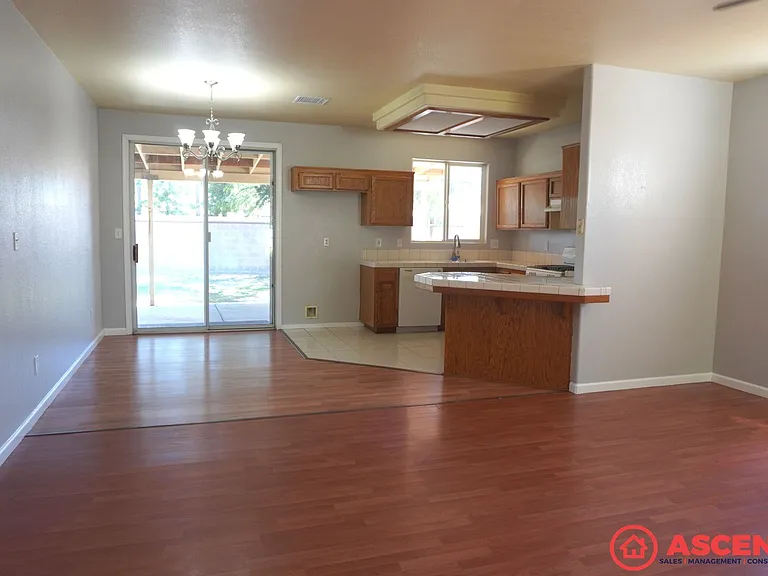 9305 Foxglen Ct — Photo 6